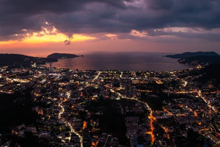 Experiencia de recorrido en coche por la antigua ciudad de Phuket desde Airbnb Playa Turquesa Ocean Club