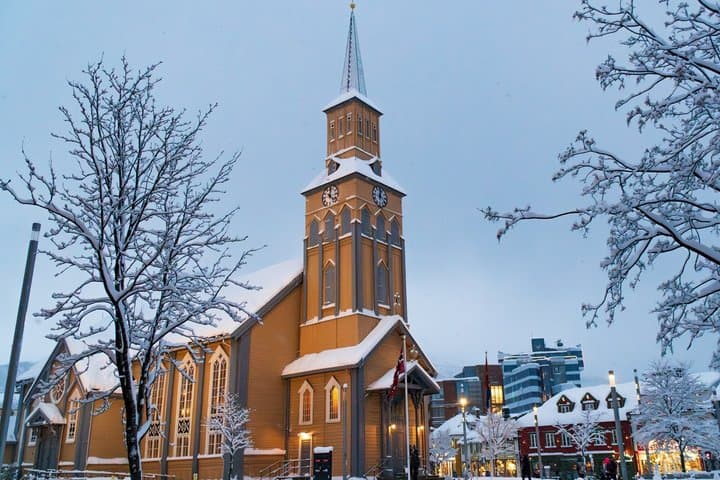 Tour privado por lo más destacado de la ciudad de Tromsø desde Airbnb Playa Turquesa Ocean Club foto 4