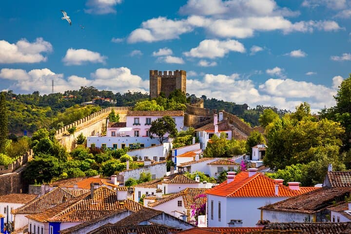 Excursión privada de un día a Fátima, Nazaré y Óbidos medievales desde Lisboa imagen 2