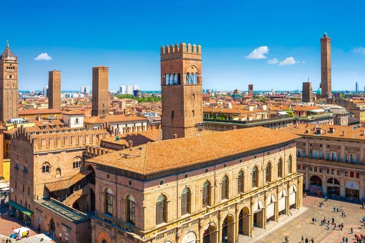 Bologna Private City Highlights Sightseeing Tour image 3