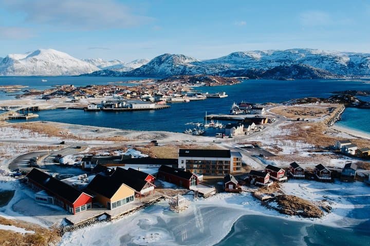 Excursion privée d'une journée dans les fjords arctiques et Sommaroy au départ de Tromso image 5
