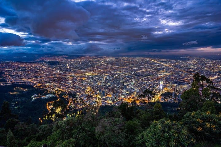 Visite nocturne privée de Bogota image 4