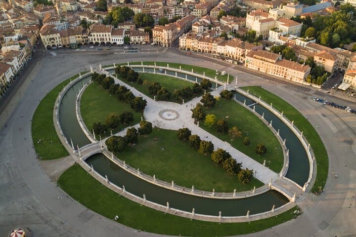 Excursión de un día a Venecia: los frescos, los canales y la grandeza de la basílica de Padua imagen 6