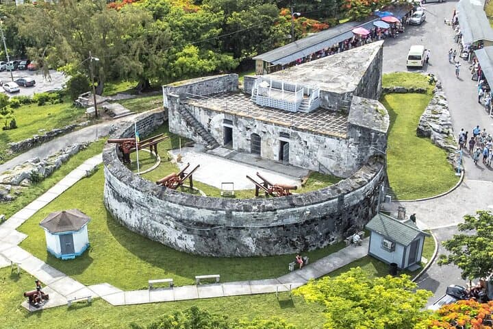 Visite privée Nassau Express : forts, parlement et grottes image 4