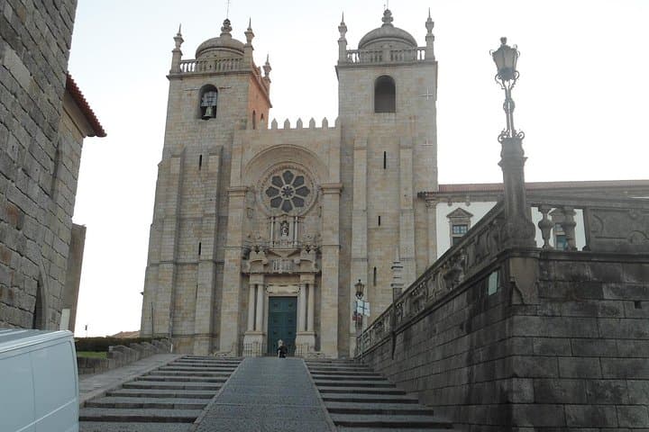 Tour privado por lo más destacado de la ciudad de Oporto con recogida en el hotel imagen 2