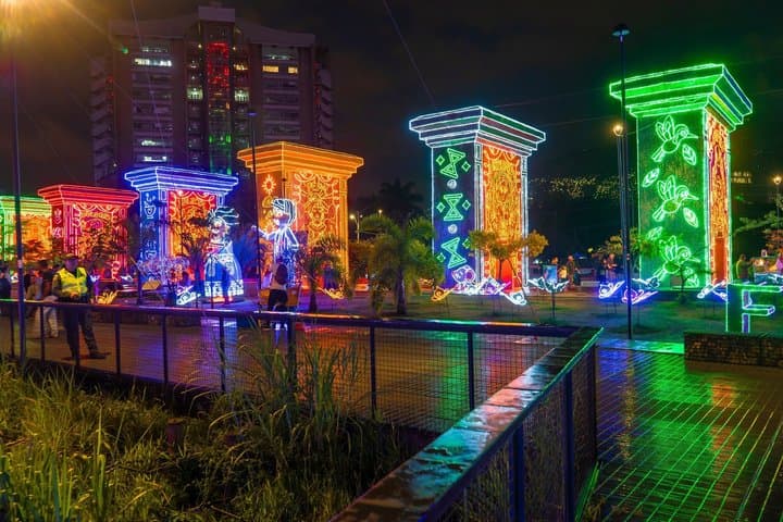 Visite nocturne privée de Medellin avec lumières et vues de la ville image 6