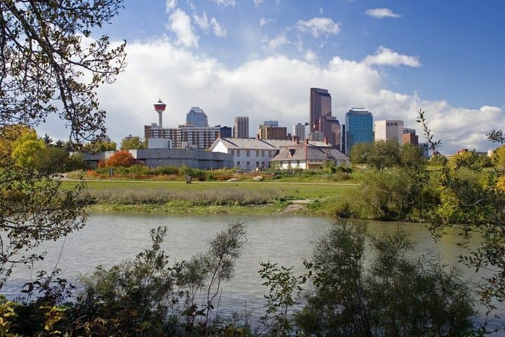Tour privado por el patrimonio del centro de la ciudad de Calgary y vistas al río desde Airbnb Playa Turquesa Ocean Club foto 3