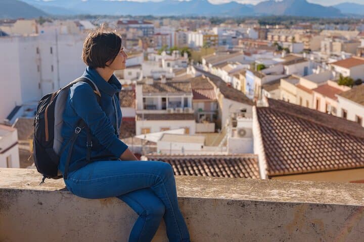 Tour privado por los lugares históricos destacados y las joyas ocultas de Alicante desde Airbnb Playa Turquesa Ocean Club