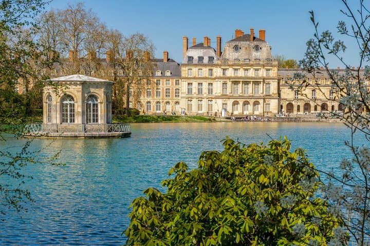 Tour privado de medio día desde París a Fontainebleau