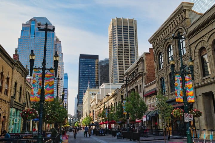 Tour privado por el patrimonio del centro de la ciudad de Calgary y vistas al río desde Airbnb Playa Turquesa Ocean Club