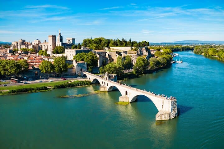 Marsella a Aviñón y Pont du Gard: tour histórico privado imagen 3