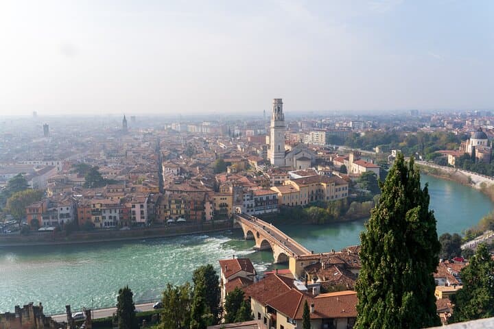 Découvrez le cœur historique de Vérone lors d'une visite privée au départ de Venise