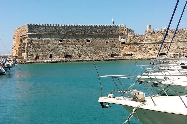 Private Transfer Between Chania and Heraklion with Rethymno Tour image 3
