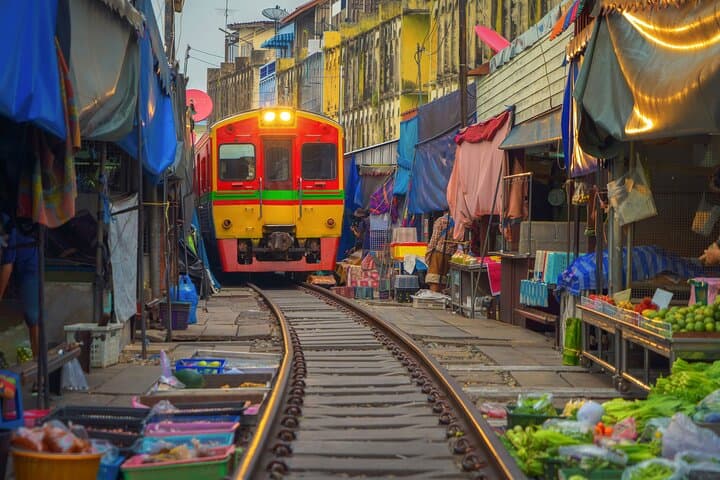 Tour privado de Bangkok a los mercados de Maeklong y Damnoen Saduak imagen 5