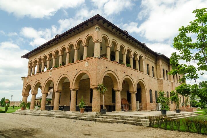Viaje privado de medio día al palacio Mogoșoaia y al monasterio Snagov imagen 4
