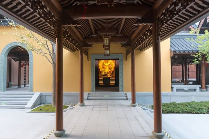 Excursión privada de día completo a los jardines, callejuelas y rascacielos de Shanghai imagen 2