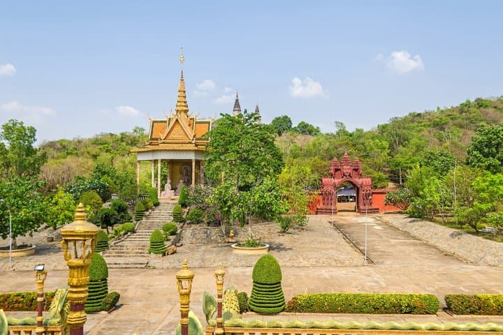 Tour privado a la montaña Oudong, antigua capital y templos imagen 1