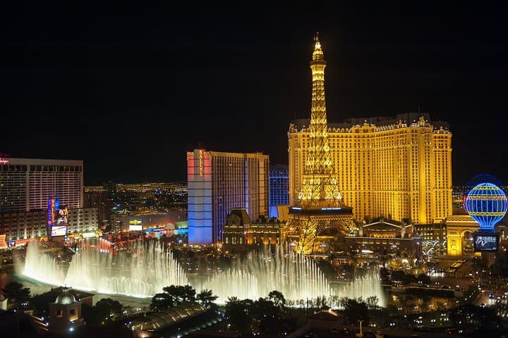 Passeio nocturno privado por el Strip y el centro de Las Vegas imagen 3