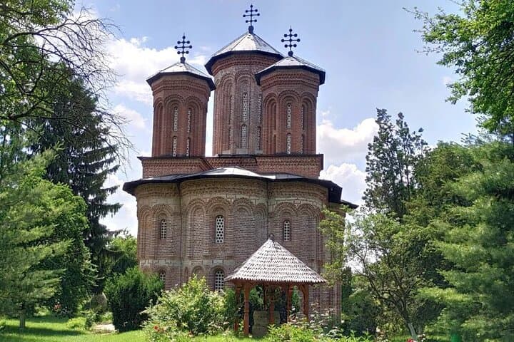Viaje privado de medio día al palacio Mogoșoaia y al monasterio Snagov imagen 5