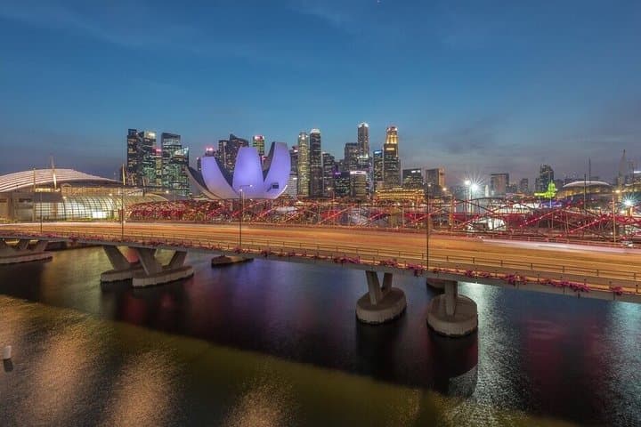 Tour nocturno privado por Singapur con horizonte y vistas desde Airbnb White Sands Residencial foto 3