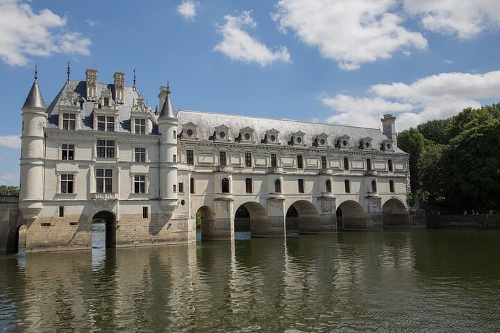 Private round-trip transfer to Versailles image 2
