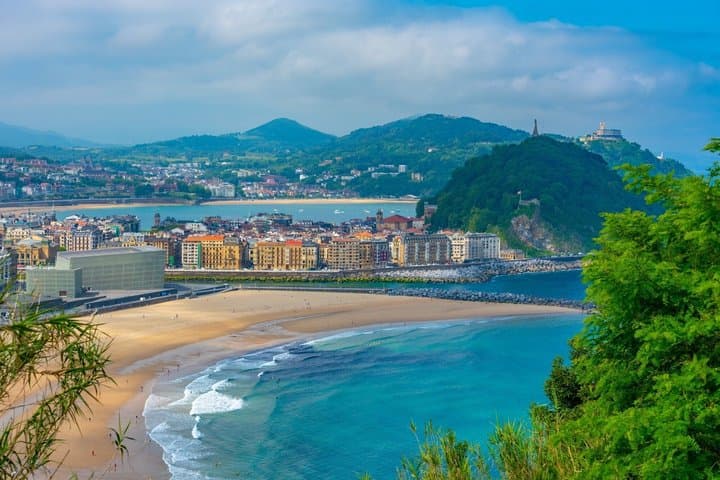 Customizable private sightseeing tour in San Sebastian image 2