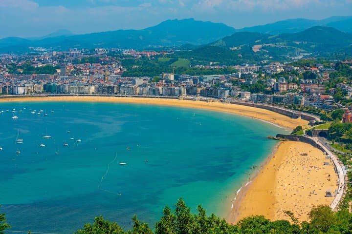 Customizable private sightseeing tour in San Sebastian image 3