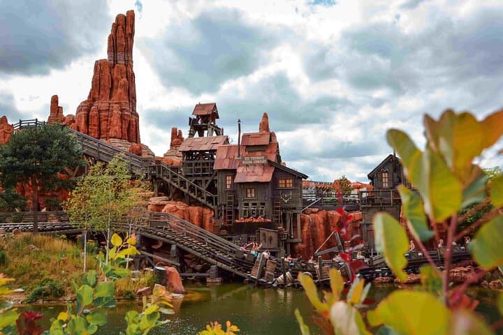 Disneyland Paris: Private Roundtrip Transfer image 2