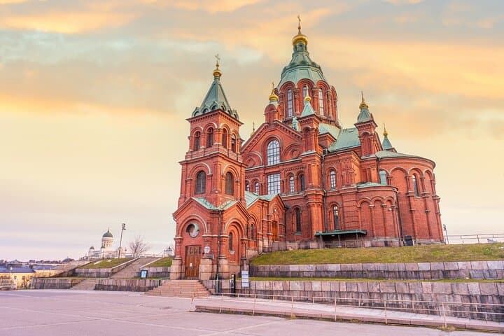 Private Helsinki Airport Transfer with 1-Hour City Highlights image 4