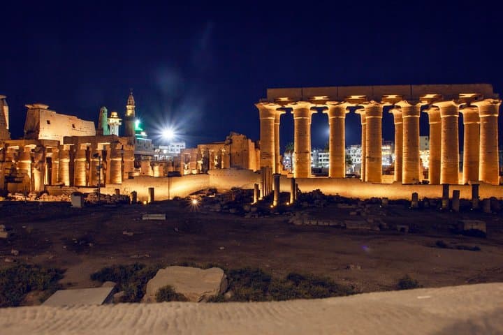 Tour nocturno privado de Luxor Vistas iluminadas de la ciudad imagen 2