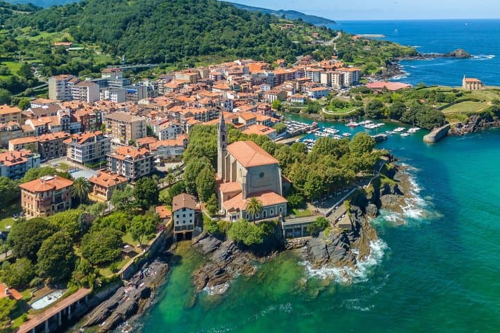Visite en voiture privée à travers les zones de Gernika-Lumo et Bilbao image 6