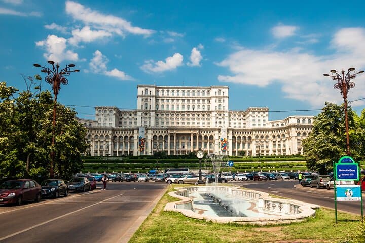 Explorez l'histoire et la culture de Bucarest lors d'une visite privée image 2