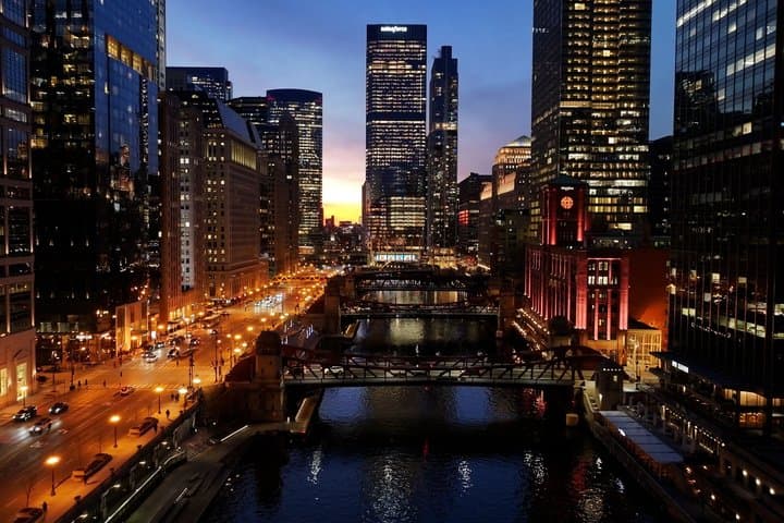 Private Chicago Night Skyline Tour and Lakefront Scenic Drive image 5
