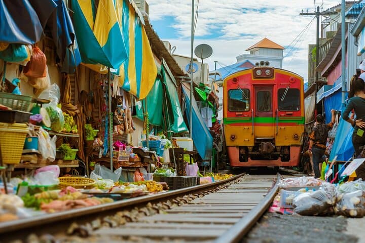 Tour privado de Bangkok a los mercados de Maeklong y Damnoen Saduak imagen 2