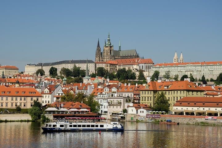 De Praga a Viena Tour privado de día completo de ciudad a ciudad imagen 5