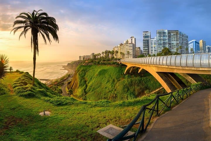 Visite privée le long de la côte de Lima Miraflores Barranco et vue sur la mer image 1