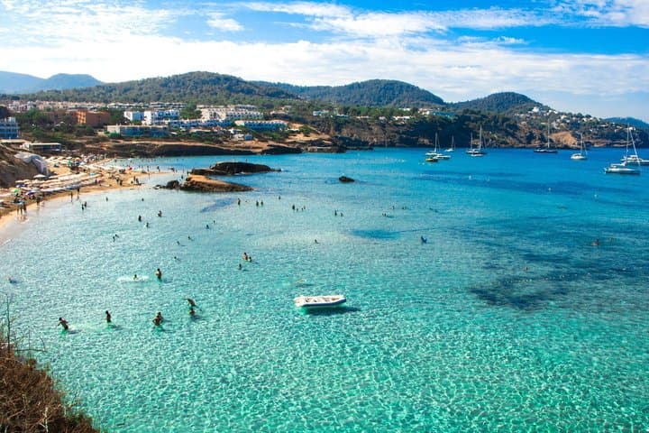 Tour privado por las playas de Ibiza en Cala Comte Cala Bassa y más imagen 2