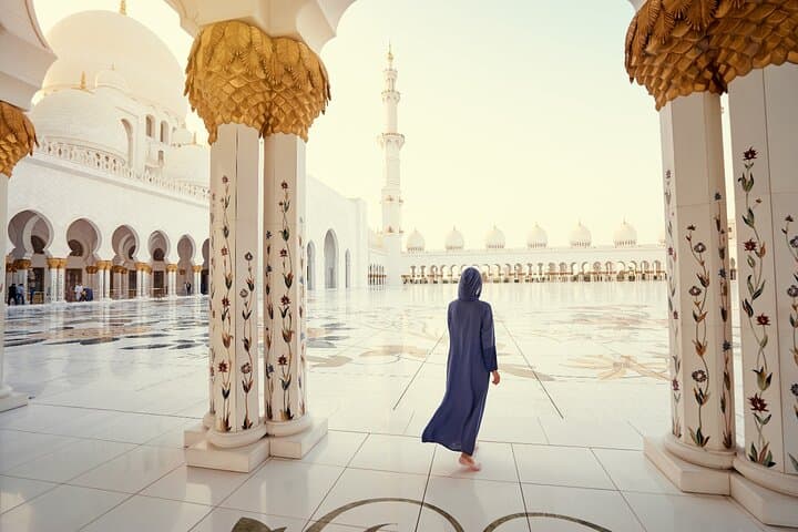 Dubai: Grand Mosque and Abu Dhabi Palace Private Day Trip image 1