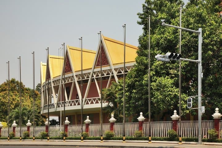 Tour privado de arquitectura de Phnom Penh Nuevo Khmer desde Airbnb Stanza Mare Beachfront foto 4