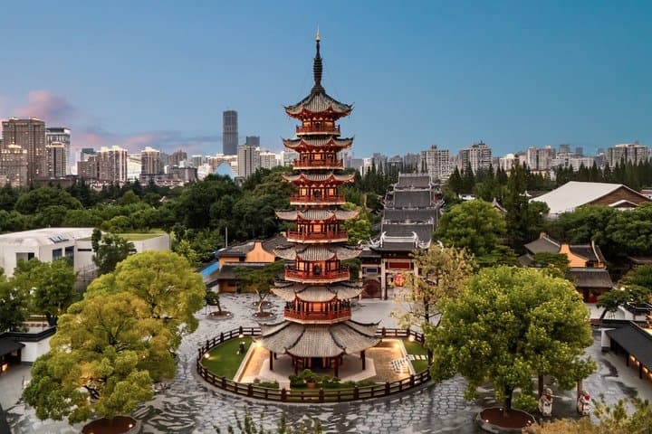 Excursión privada de día completo a los jardines, callejuelas y rascacielos de Shanghai