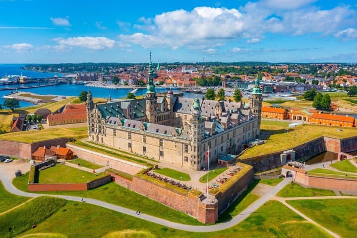 Tour privado por los castillos del norte de Zelanda Kronborg y Frederiksborg