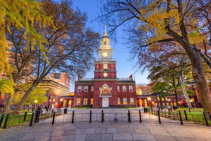 Explore Philadelphia landmarks from New York image 2