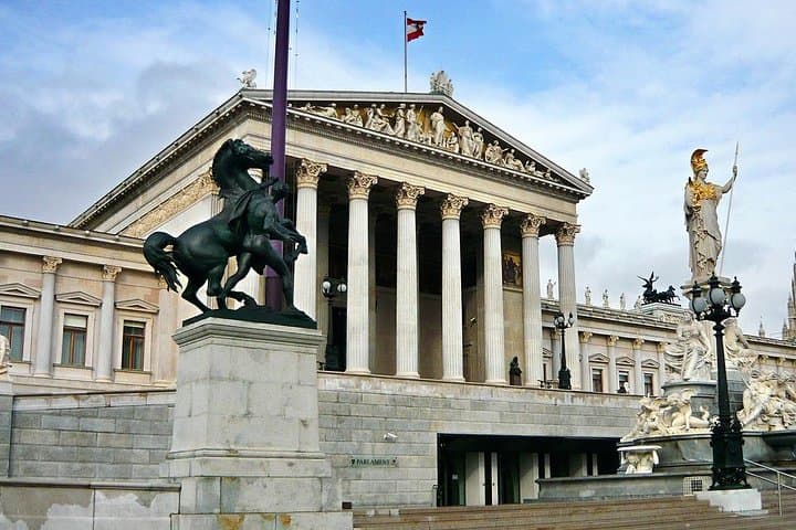 Private tour of Vienna's historical monuments image 3