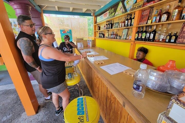 Visite privée des saveurs locales et de l'artisanat de Nassau image 5