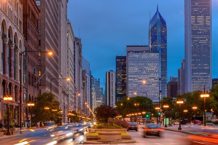Private Chicago Night Skyline Tour and Lakefront Scenic Drive image 4