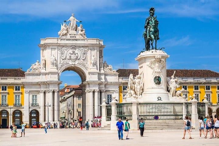 De Oporto a Lisboa hasta 4 paradas: Aveiro, Nazare, Fátima y Obidos desde Airbnb Playa Turquesa Ocean Club foto 2