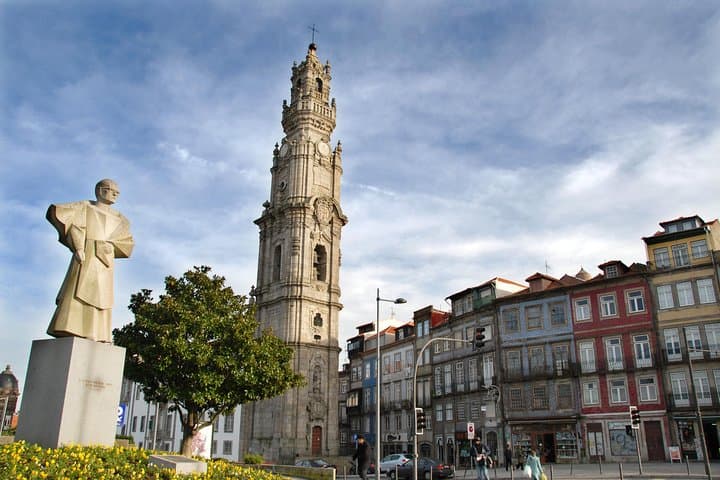 Tour privado por lo más destacado de la ciudad de Oporto con recogida en el hotel