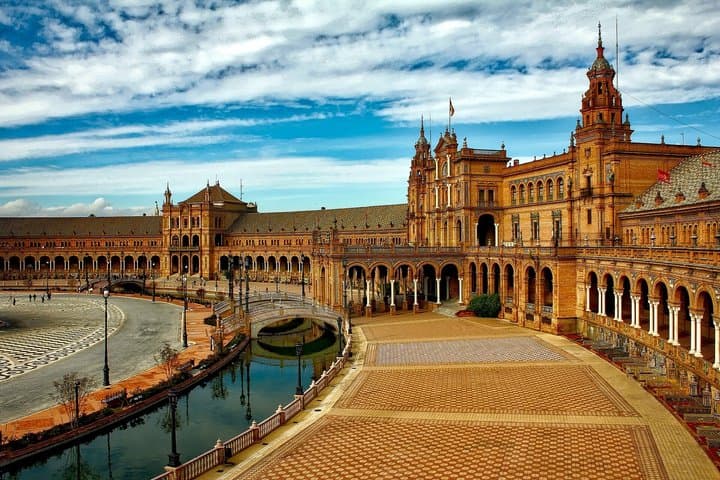Private sightseeing tour in Seville