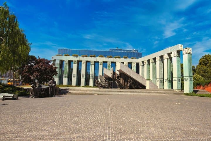 Levantamiento de Varsovia y visita privada a los monumentos conmemorativos de la Segunda Guerra Mundial y la ciudad renacida desde Airbnb Playa Turquesa Ocean Club foto 4
