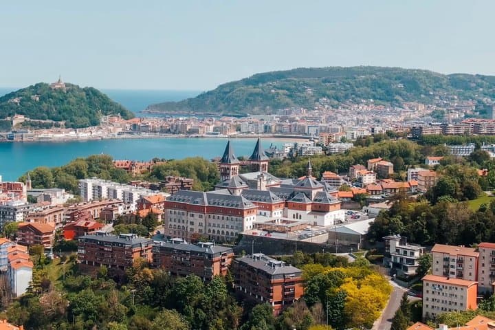 Visita turística privada personalizable en San Sebastián